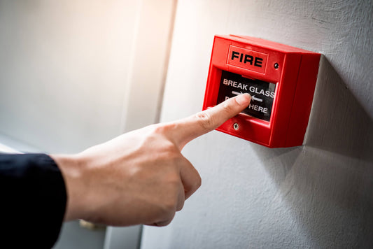 ¿Por qué tu edificio necesita una alarma contra incendios certificada?